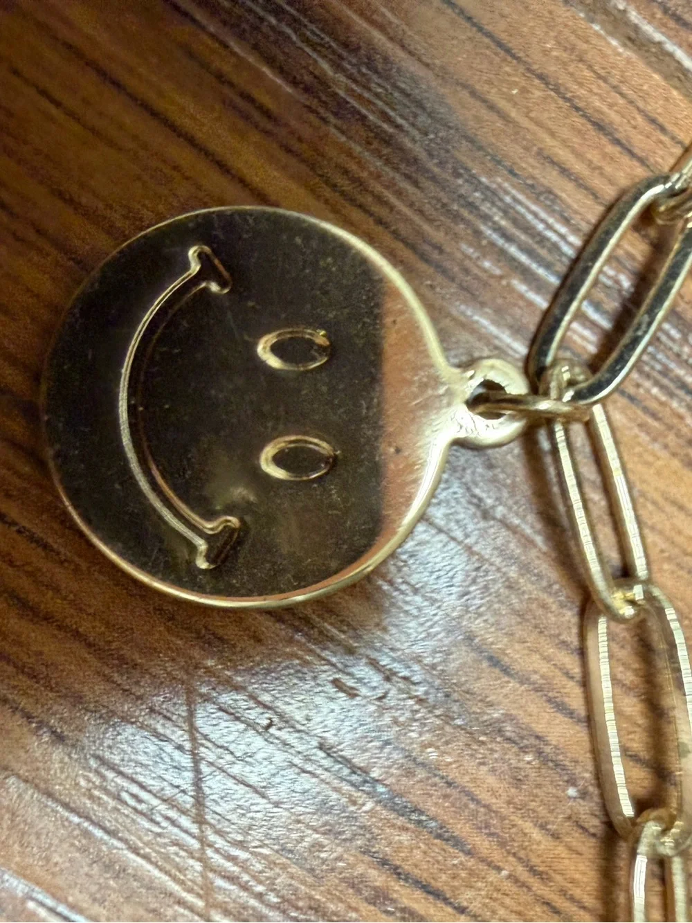 Gold Tone Paperclip Chain Smiley Face Pendant Necklace 17” Happy Face Trendy
